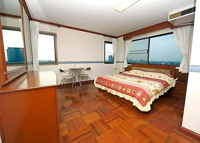 Poonchock Mansion 2*