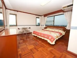 ホテル Poonchock Mansion