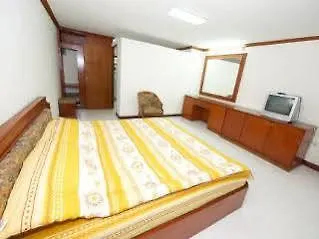 Poonchock Mansion 2*